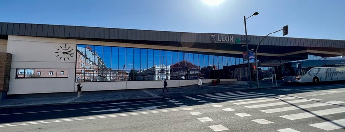 Estación de León is one of Camino de Santiago.