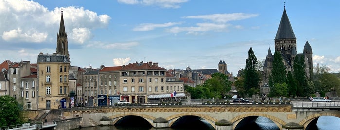 Moyen Pont is one of Metz.