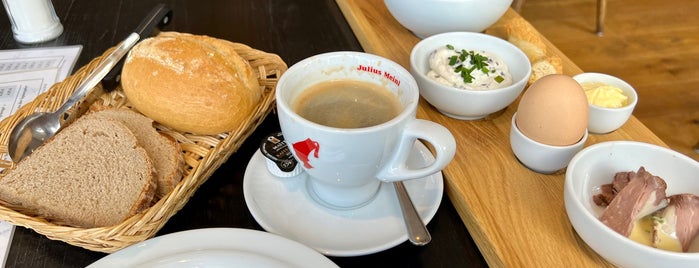 Cafe Razen is one of Trier 🦇.