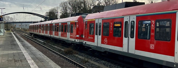 Bahnhof Niedernhausen (Taunus) is one of Bahnhöfe.