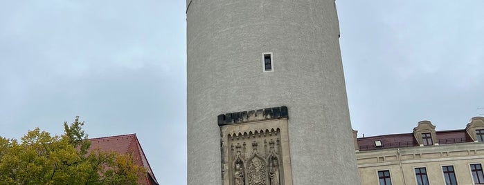 Frauenturm (Dicker Turm) is one of Familientreffen.