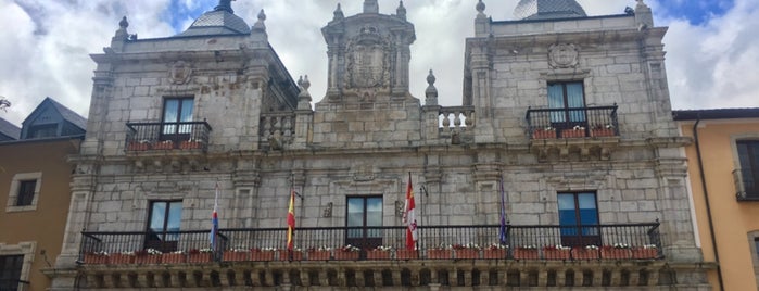 Ayuntamiento de Ponferrada is one of Jordi : понравившиеся места.