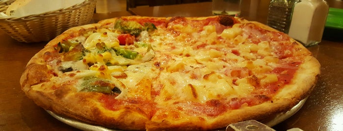 John's Best Pizza is one of Marie : понравившиеся места.