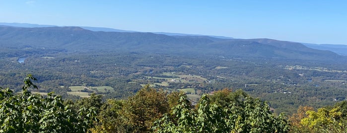 Signal Knob Overlook is one of Shenandoah.