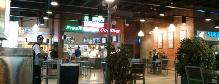 Food Court is one of Lugares favoritos de Ashwin.