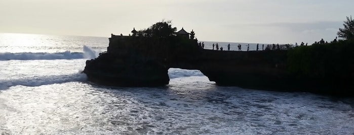 Tanah Lot Temple is one of Bali Lombok Gili.