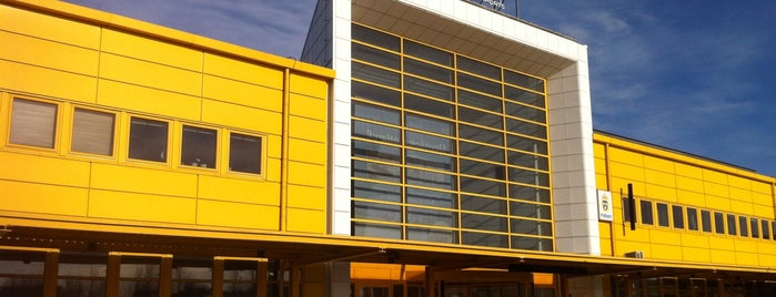 Malmö Airport (MMX) is one of Tempat yang Disukai Lutzka.