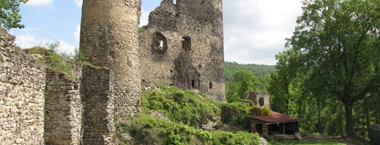 Zřícenina hradu Kostomlaty pod Milešovkou is one of České Středohoří - země hradů.
