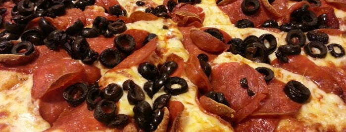 Round Table Pizza is one of Beau 님이 좋아한 장소.