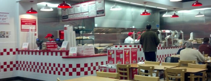 Five Guys is one of Lieux qui ont plu à Brian.