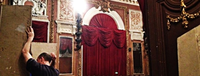 Театр Школа современной пьесы is one of инди-театры.