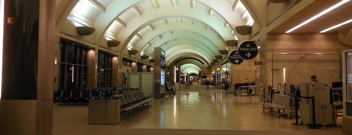 John Wayne Airport is one of airports.