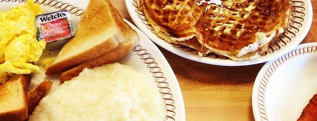 Waffle House is one of Locais curtidos por Vasha.