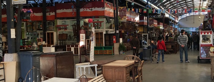 Mercado de Pulgas de Dorrego is one of Lugares favoritos de Héctor.
