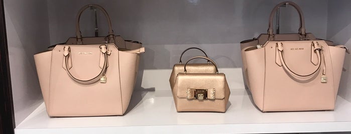 Michael Kors is one of Fabio Henriqueさんのお気に入りスポット.