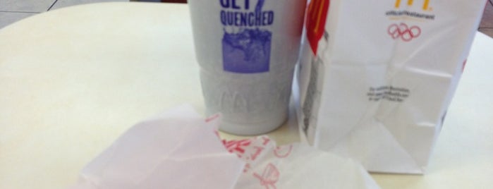 McDonald's is one of Orte, die Joshua gefallen.
