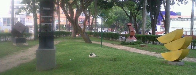 Plaza Andrés Pérez Mujica (Plaza de las esculturas) is one of Lugares favoritos de Erick.