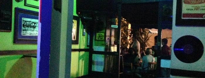 Bahamas Café Bar is one of สถานที่ที่ Fernando ถูกใจ.