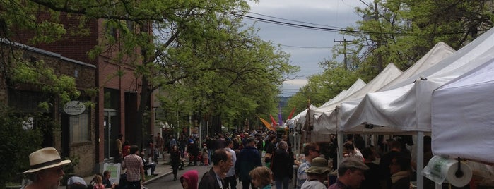 Ballard Farmer's Market is one of Seattle ☕️.