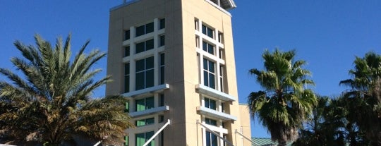 Largo Public Library is one of Lieux qui ont plu à Chris.