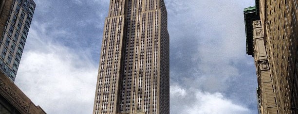엠파이어 스테이트 빌딩 is one of New York City.