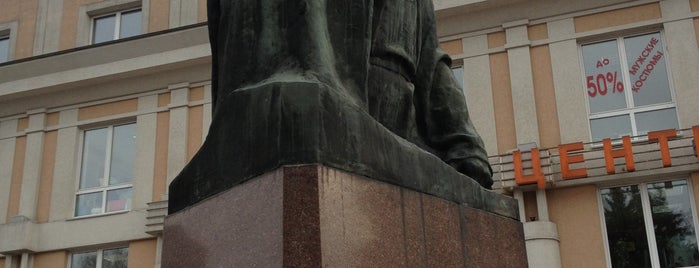 Monument to Yakov Sverdlov is one of Скульптуры и памятники  на улицах Н.Новгорода.