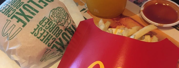 McDonald's & McCafé is one of Pravit'in Beğendiği Mekanlar.