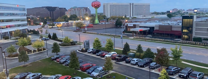 Hampton Inn & Suites is one of Lieux qui ont plu à Rickard.