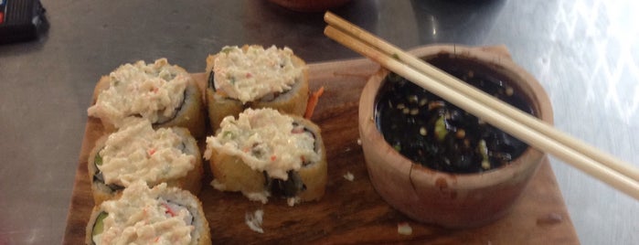 Niky's Roll Sushi is one of Lau 👸🏼 : понравившиеся места.