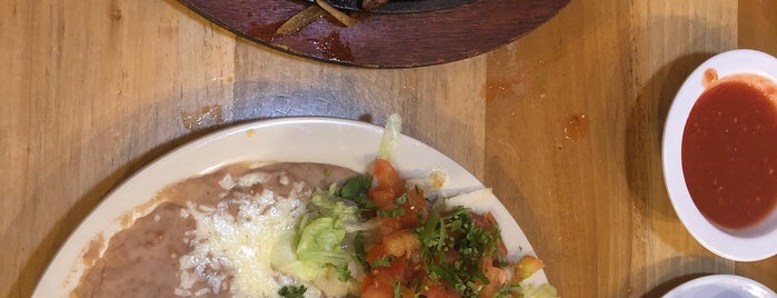 Los Bravos Mexican Restaurant is one of Posti che sono piaciuti a Frank.