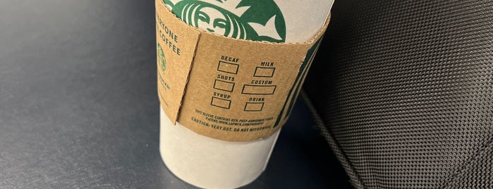 Starbucks is one of Locais curtidos por Frank.