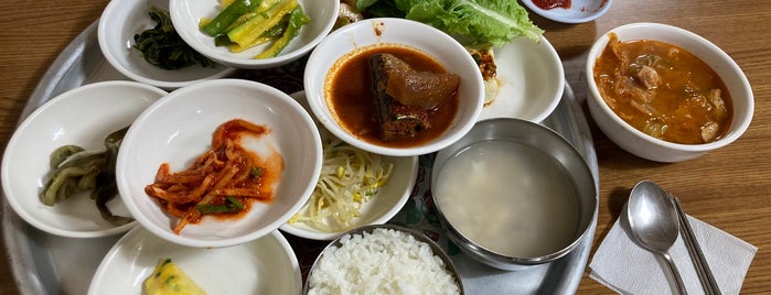 명월집 is one of 한국인이 사랑하는 오래된 한식당 100선.