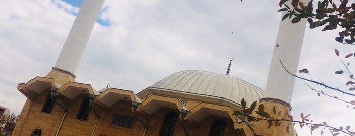 Tuğut Kardeşler Camii is one of Atakanさんのお気に入りスポット.