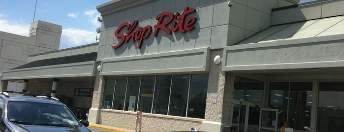 ShopRite of New Hyde Park is one of Lieux qui ont plu à Mike.