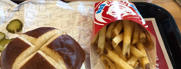 Wendy’s is one of Lugares favoritos de Zachary.
