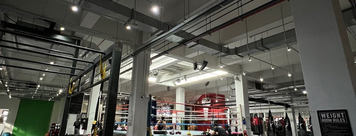 the ring  boxing community is one of Chuck'un Beğendiği Mekanlar.