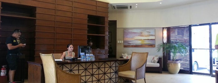 Shangri-la's Mabuhay Lounge is one of สถานที่ที่ Edzel ถูกใจ.