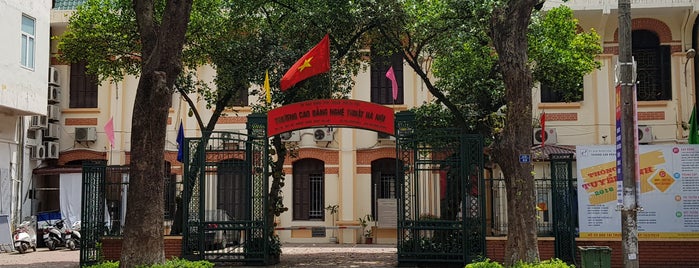 Trường Cao Đẳng Nghệ Thuật Hà Nội (Hanoi College of Art) is one of ra đường :v.