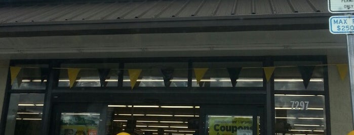 Dollar General is one of Orte, die Betsy gefallen.