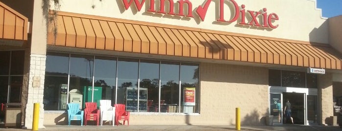 Winn-Dixie is one of Bevさんのお気に入りスポット.