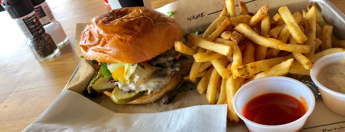 dugg burger is one of Hanoiさんの保存済みスポット.