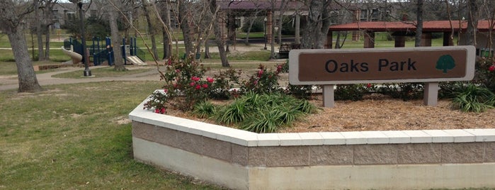 Oaks Park is one of Basketball Courts.