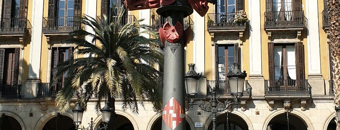Gaudi Lamp is one of Lugares favoritos de Mael.