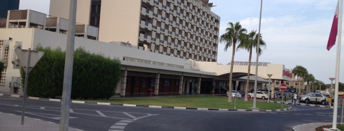 Doha Marriott Hotel is one of สถานที่ที่ Omar ถูกใจ.