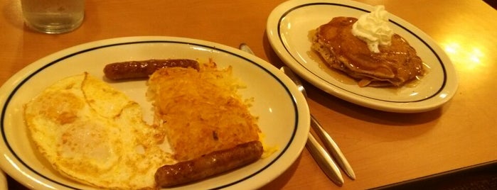 IHOP is one of Locais curtidos por Mike.