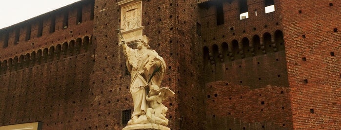 Castillo Sforzesco is one of MILAN EAT,DRINK,SEE,......