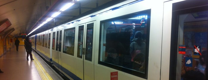 Metro Ventas is one of สถานที่ที่ Robert ถูกใจ.