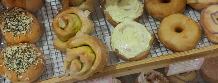 Delish Vegan Doughnuts is one of Lugares guardados de Kirill.