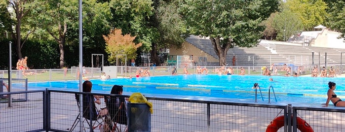 Piscina Complutense is one of Redescubrir madrid.