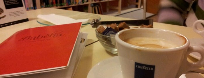 Babèlia Books & Coffee is one of Mis sitios favoritos.
